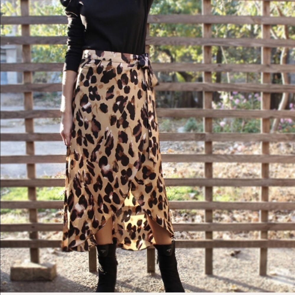 1 LEFT! Leopard Printed Midi Wrap Skirt - Picture 7 of 8